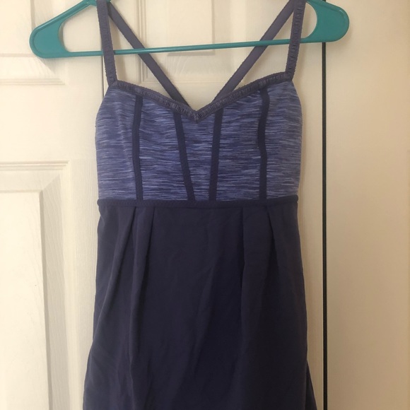 Size 6 lululemon workout top. - Picture 3 of 3